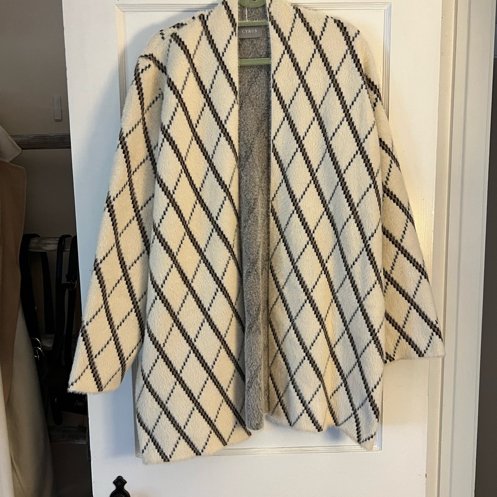 CYRUS New without tags sweater size extra large